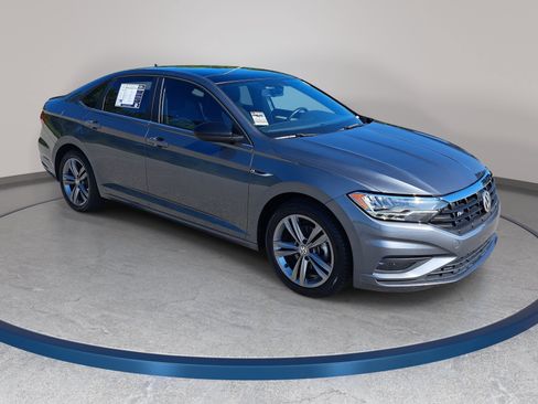 Used 2021 Volkswagen Jetta R-Line w/ R-Line Cold Weather Package FWD image 3