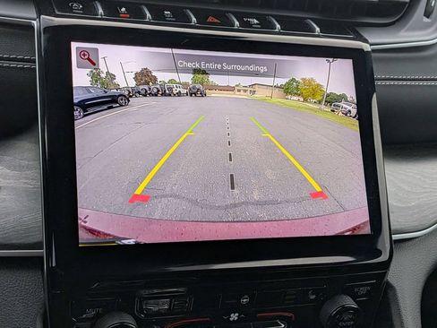 Used 2024 Jeep Grand Cherokee L Limited AWD/4WD image 16