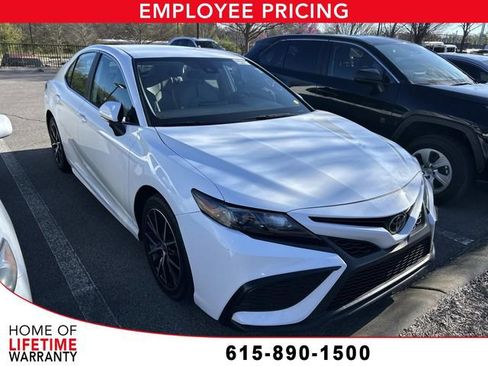 Used 2024 Toyota Camry SE image 1