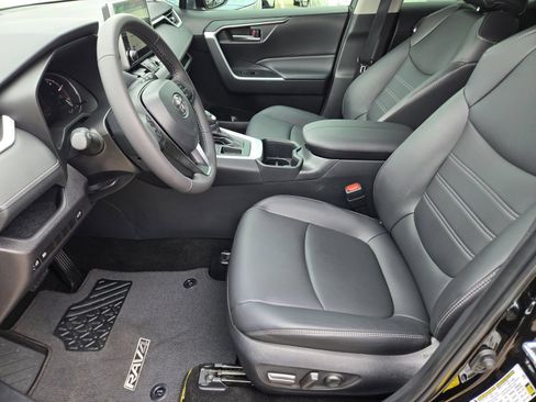 Used 2025 Toyota RAV4 XLE Premium FWD image 17