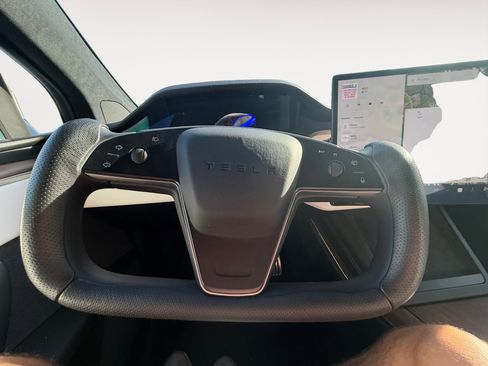 Used 2022 Tesla Model X image 16