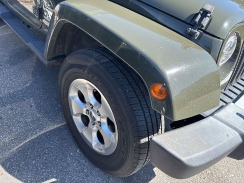 Used 2015 Jeep Wrangler Unlimited Sahara w/ Connectivity Group image 4