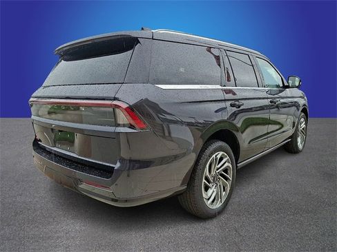 New 2025 Lincoln Navigator Reserve image 3