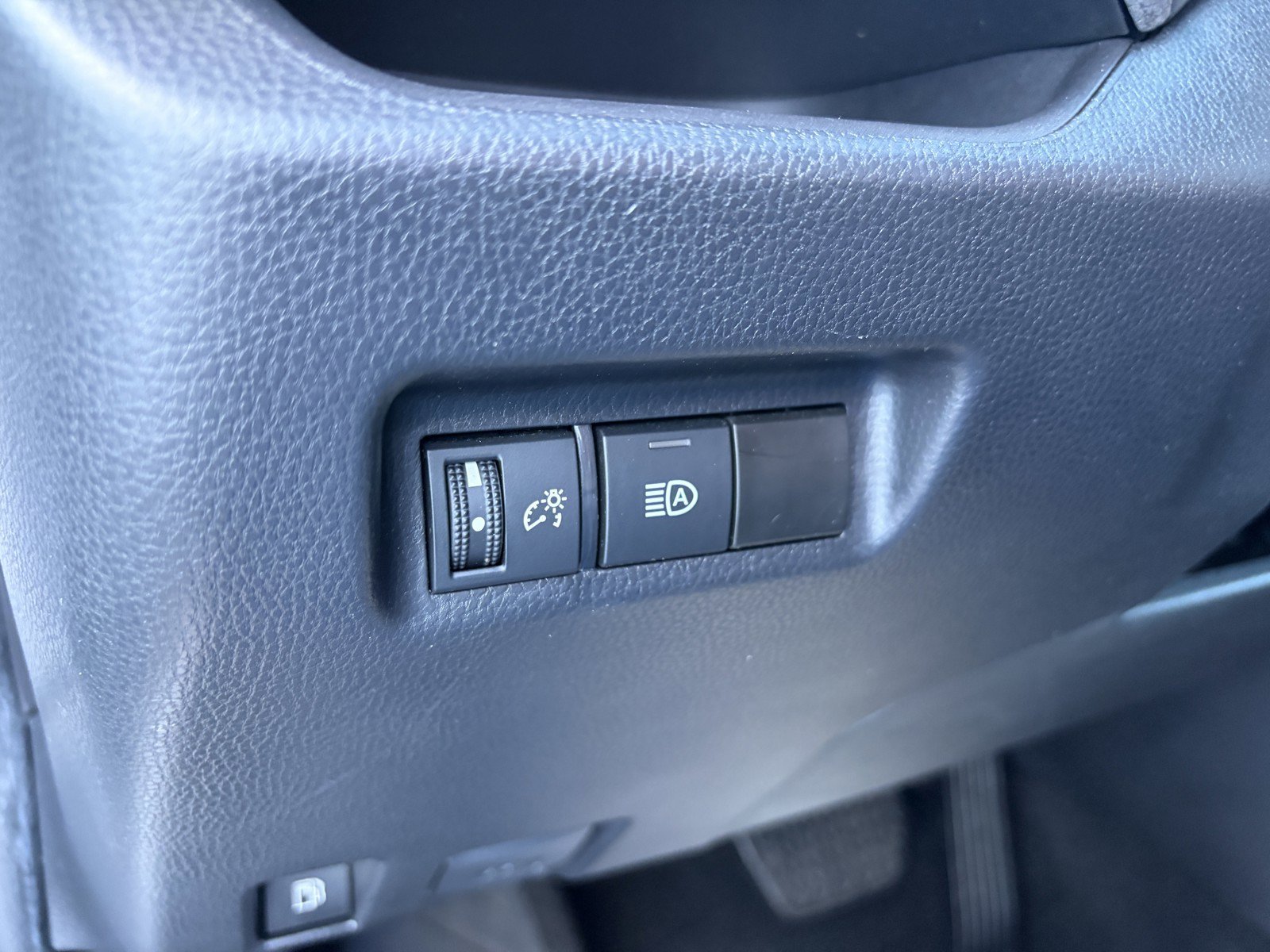 Used 2024 Toyota RAV4 XLE AWD/4WD image 25