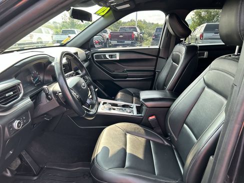 Used 2020 Ford Explorer XLT w/ Equipment Group 202A AWD/4WD image 21