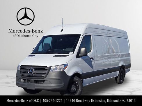 Used 2025 Mercedes-Benz Sprinter 2500 image 1
