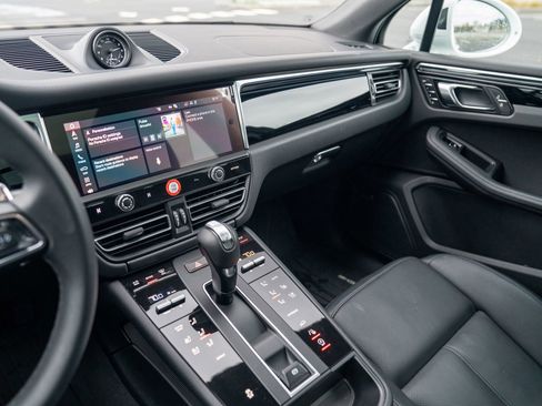 Certified 2025 Porsche Macan image 17