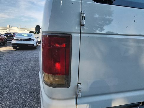 Used 2011 Ford E-250 and Econoline 250 RWD image 10