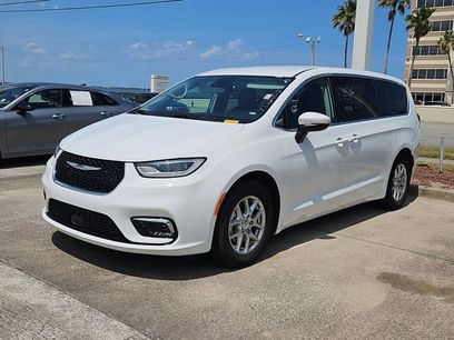 Used 2023 Chrysler Pacifica Touring-L