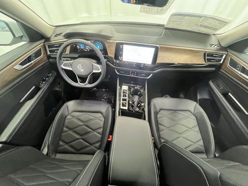 New 2026 Volkswagen Atlas SE image 13
