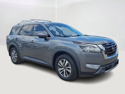 Used 2022 Nissan Pathfinder SL AWD/4WD image 1