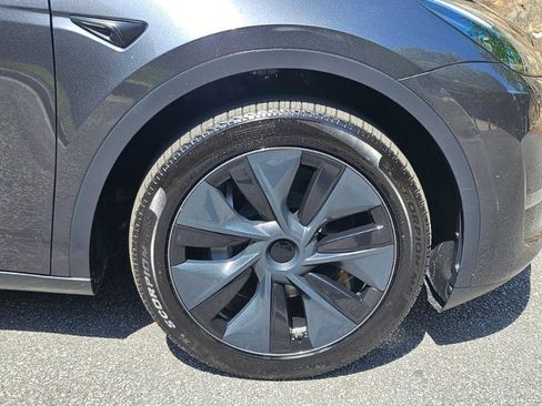 Used 2025 Tesla Model Y Long Range RWD image 17