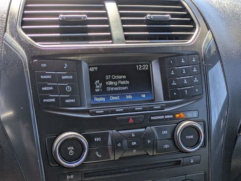 Used 2017 Ford Explorer XLT image 20