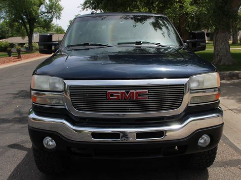 Used 2005 GMC Sierra 2500 SLE w/ Heavy-Duty Power Package AWD/4WD image 4