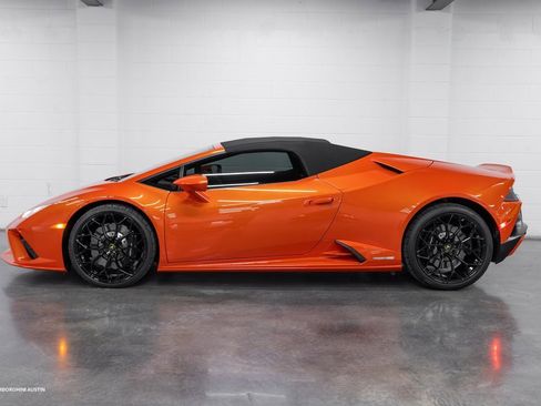 Used 2021 Lamborghini Huracan EVO image 10