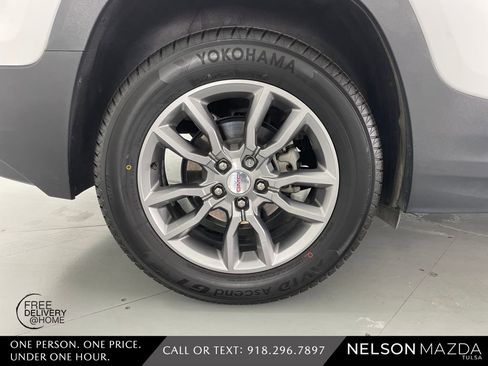 Used 2022 GMC Terrain SLT w/ Infotainment Package II image 13