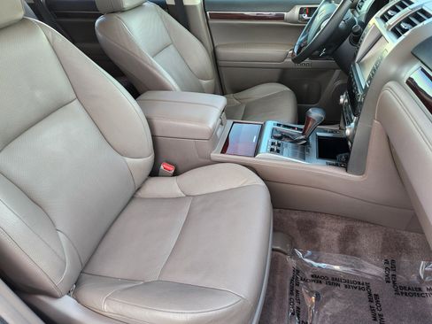 Used 2017 Lexus GX 460 image 12