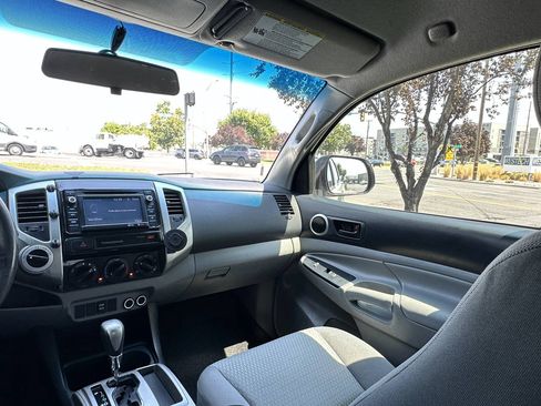 Used 2015 Toyota Tacoma 4x4 Double Cab w/ SR5 Package image 29