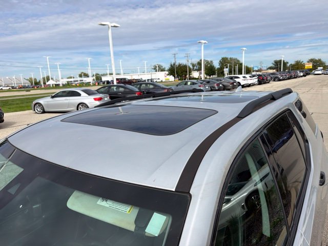Used 2021 Chevrolet Traverse Premier w/ Redline Edition AWD/4WD image 11