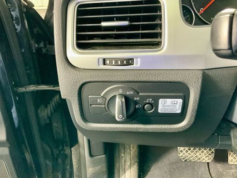 Used 2016 Volkswagen Touareg TDI image 22