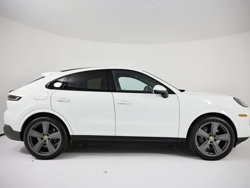 Used 2024 Porsche Cayenne Coupe AWD/4WD image 7