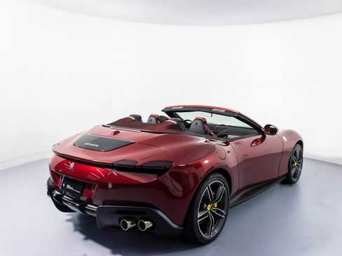 Certified 2025 Ferrari Roma Spider RWD image 3