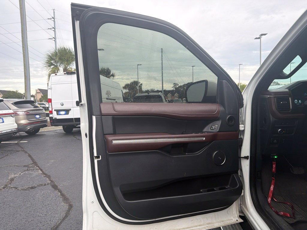 Used 2022 Ford Expedition Limited RWD image 9