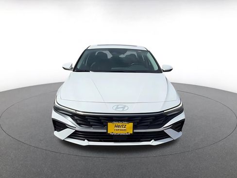 Used 2025 Hyundai Elantra Limited image 4