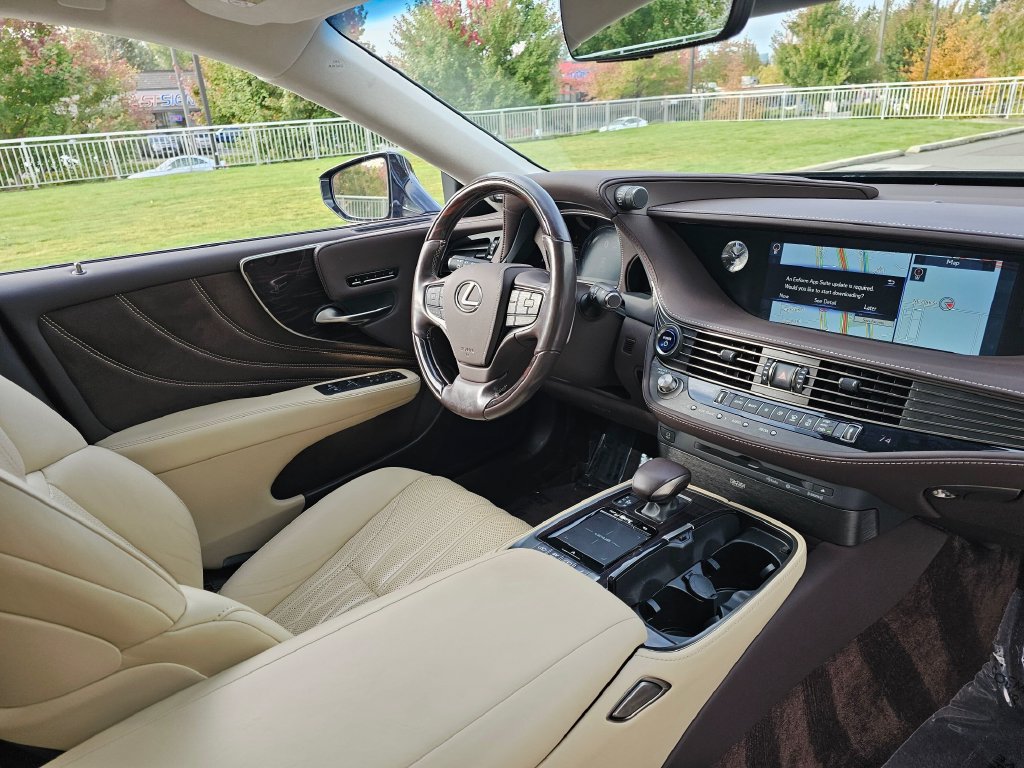 Used 2018 Lexus LS 500h AWD w/ Luxury Package image 10
