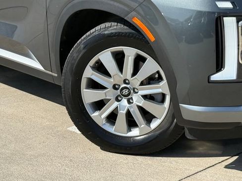 Used 2025 Hyundai Palisade SEL FWD image 2