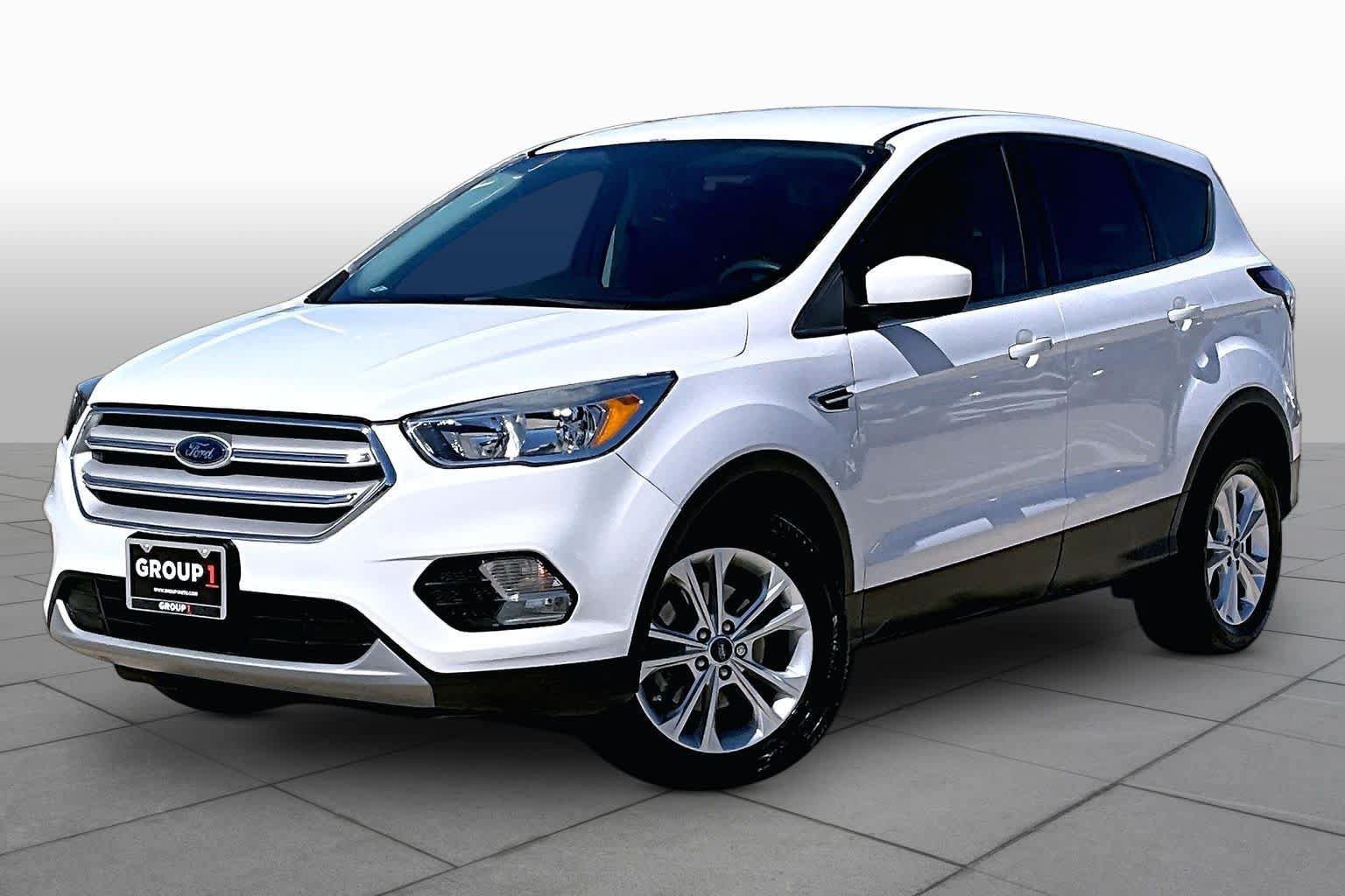 Used 2017 Ford Escape SE FWD image 1