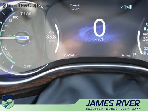 Used 2022 Chrysler Pacifica Limited FWD image 29