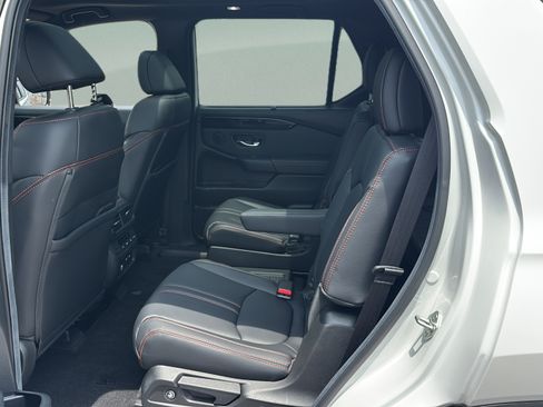 Certified 2025 Honda Pilot TrailSport image 11