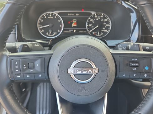 Used 2025 Nissan Pathfinder SV FWD image 23