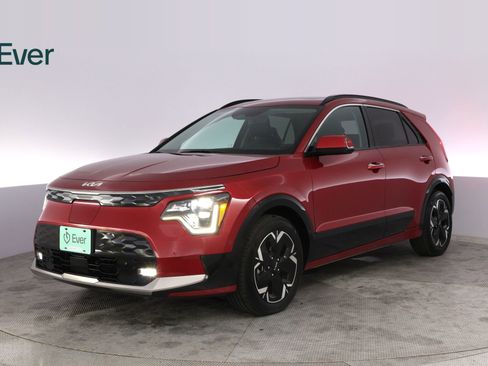 Used 2023 Kia Niro Wave FWD image 2