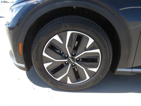 Used 2024 Kia EV6 Light image 4