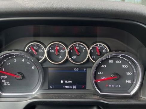 Used 2021 Chevrolet Silverado 1500 LT w/ Z71 Off-Road Package image 3