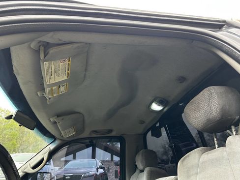 Used 2000 Ford F450 2WD Regular Cab Super Duty image 58