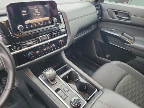 Certified 2025 Nissan Pathfinder SV image 37