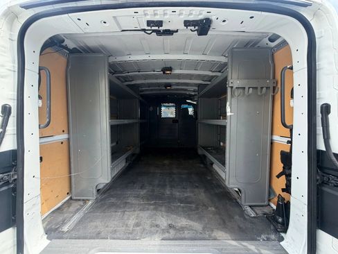 Used 2021 Nissan NV 2500 SV image 6