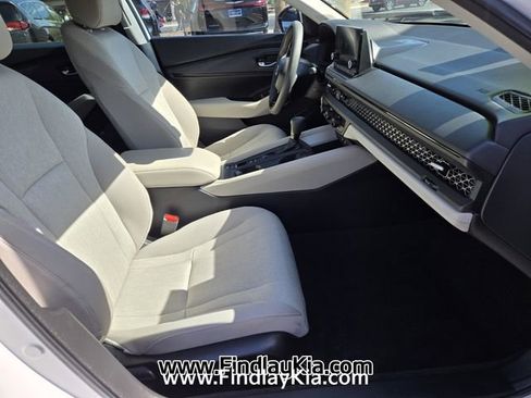 Used 2023 Honda Accord EX image 19