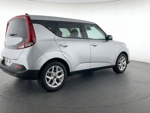 Used 2025 Kia Soul LX w/ LX Technology Package image 9