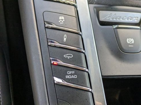 Used 2020 Porsche Macan Turbo image 33