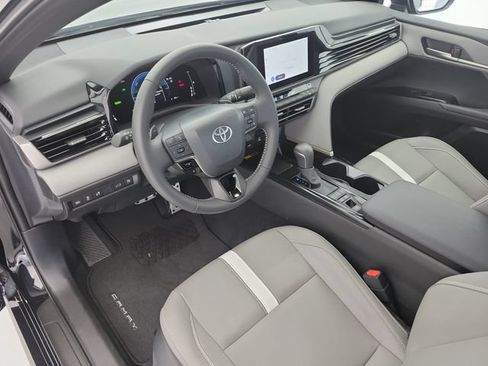 Used 2025 Toyota Camry SE w/ Convenience Package FWD image 19