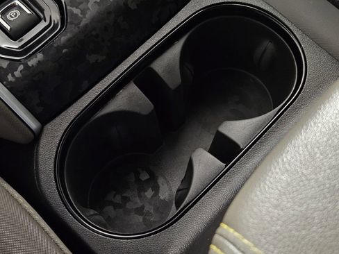 Used 2024 Chevrolet Colorado ZR2 w/ Technology Package AWD/4WD image 17