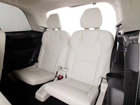 Used 2016 Volvo XC90 T6 Momentum w/ Momentum Plus Package AWD/4WD image 24