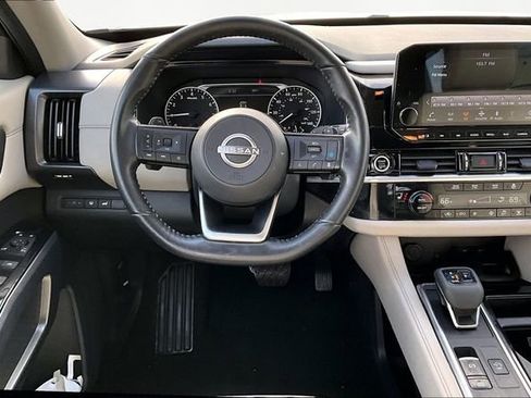 Used 2023 Nissan Pathfinder SL image 8