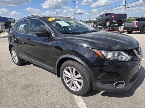 Used 2018 Nissan Rogue Sport SV w/ SV Technology Package AWD/4WD image 2