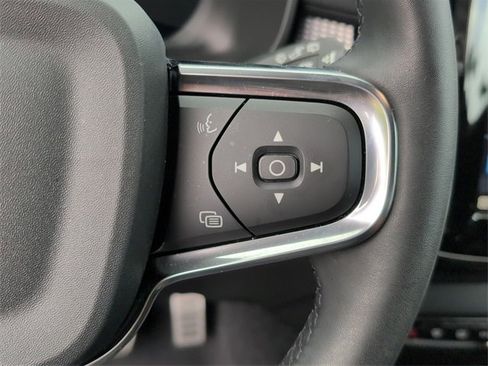 Used 2022 Volvo XC40 P8 Recharge Plus image 28