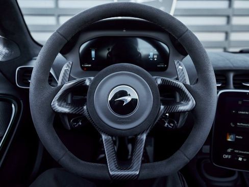 Used 2025 McLaren Artura Spider RWD image 55